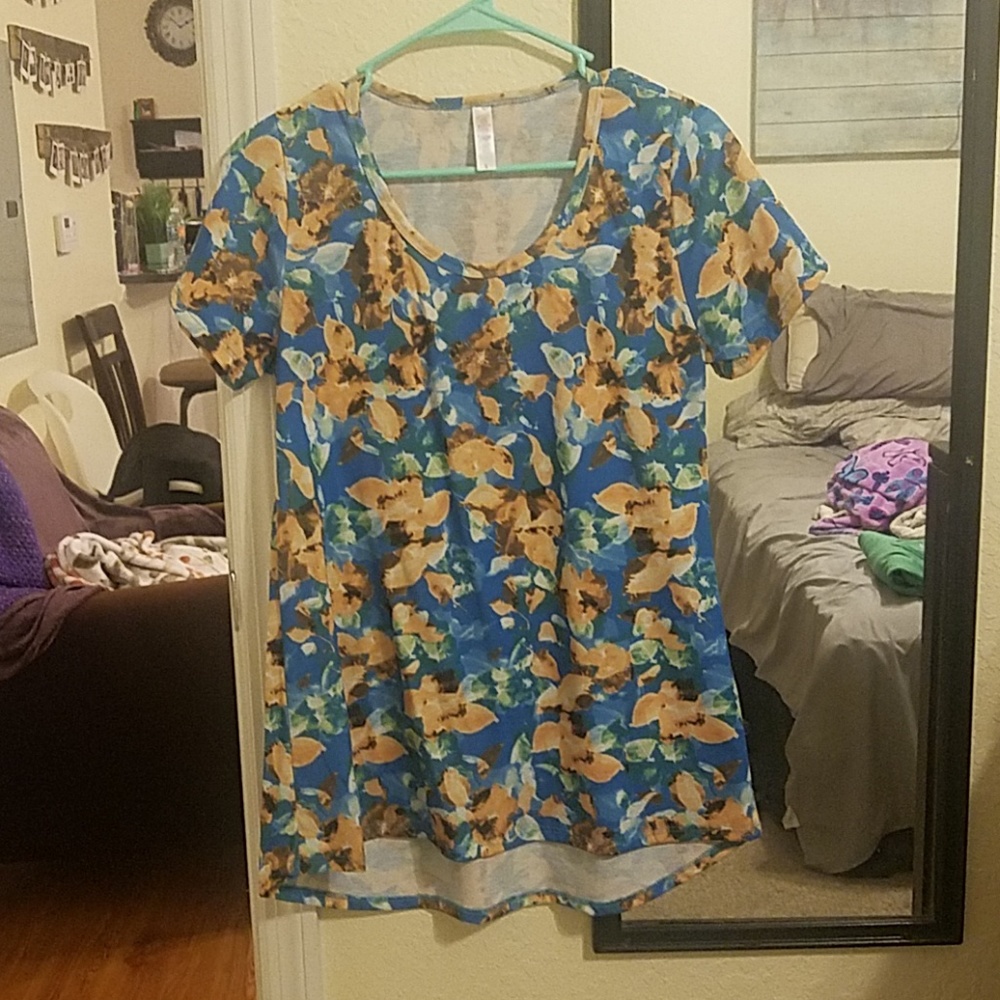 Small Classic Tee Lularoe floral